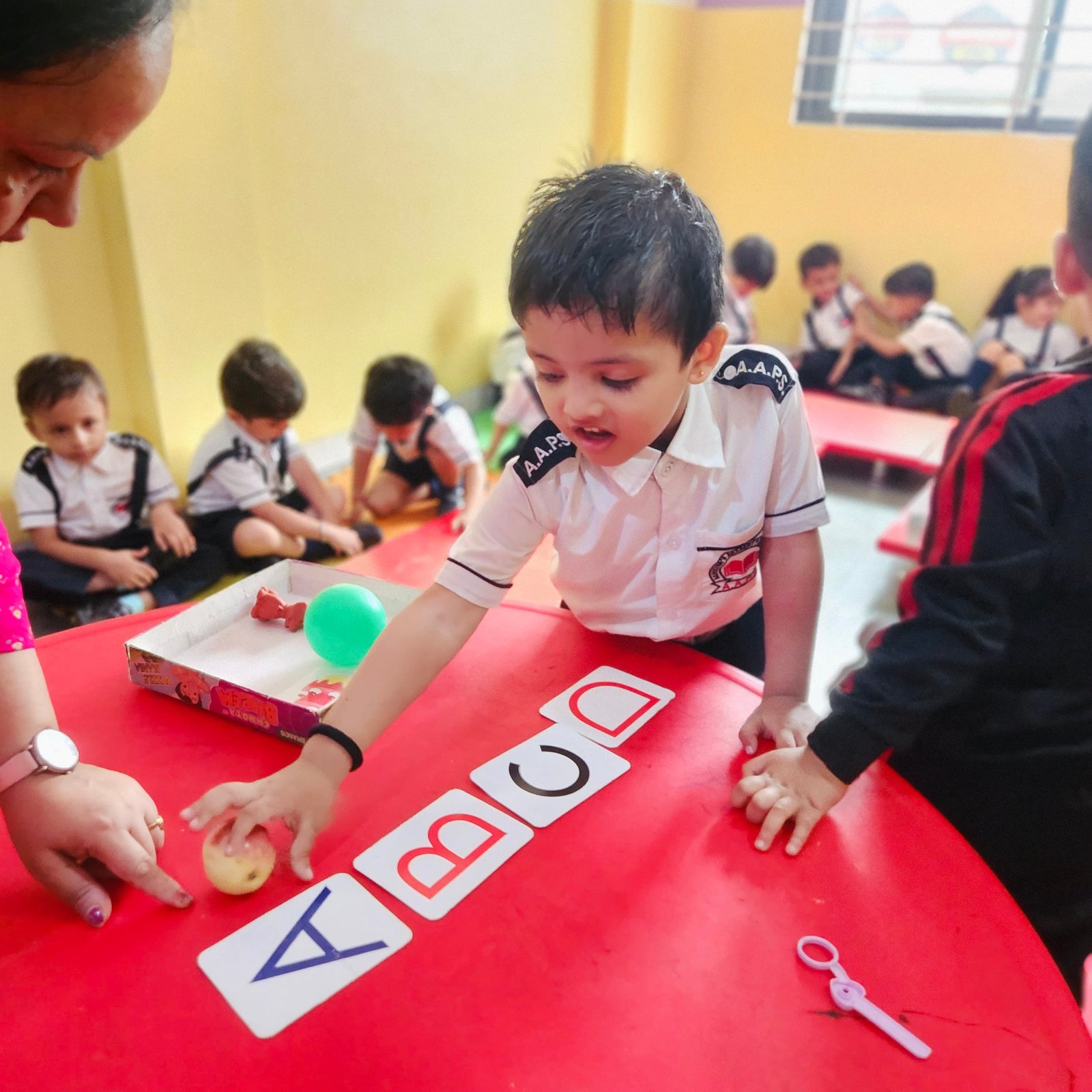 Phonics Object Matching - Child associating letters with real objects